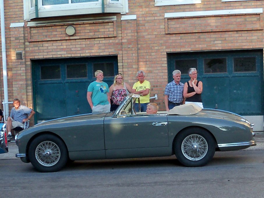 Aston Martin DB2 tar en paus i cruisandet