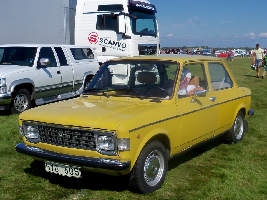 Fiat 128 från 1975 i orostat skick