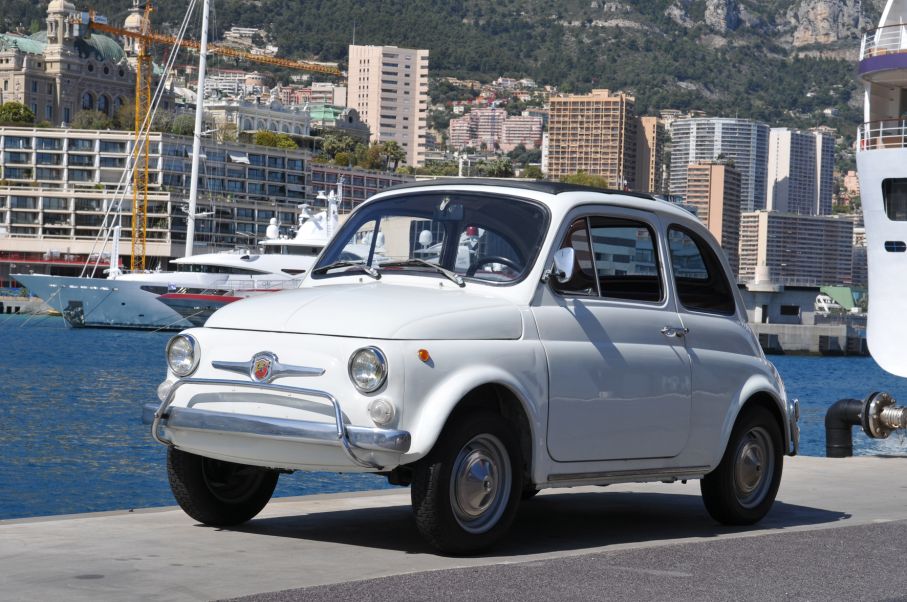 En Fiat 500 från 1971 är ett annat exempel på det, denna har dock fått lite Abarthdekor en gång i tiden.