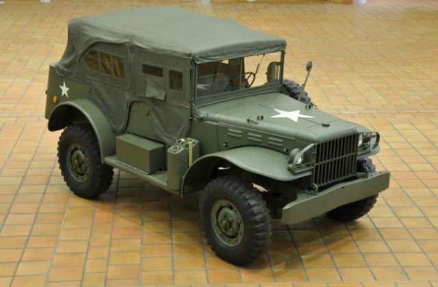 Märkligt nog finns ett antal gamla krigare i samligen både GMC och några Dodge weapons carriers, som denna Command car från 1942, Just denna köpte Furst Rainier redan 1950 och den här och de övriga militärfordonen renoverades till toppskick på 1980-talet.