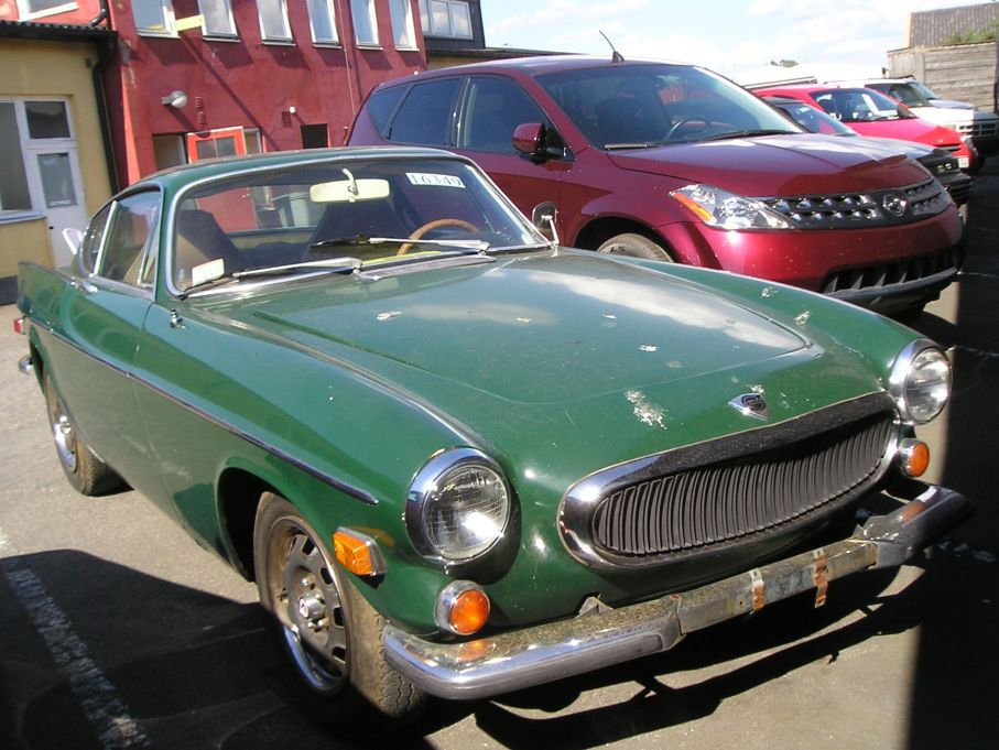 och en likadan, tydligen var denna färgen populär i USA, och ligger ju ganska nära British racing green.