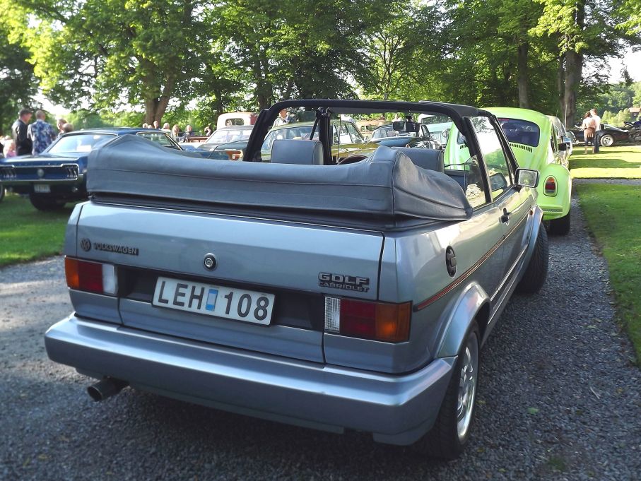 och nyare tyskt, Volkswagen Golfcabbarna har fått något av en renässans, denna från 1990