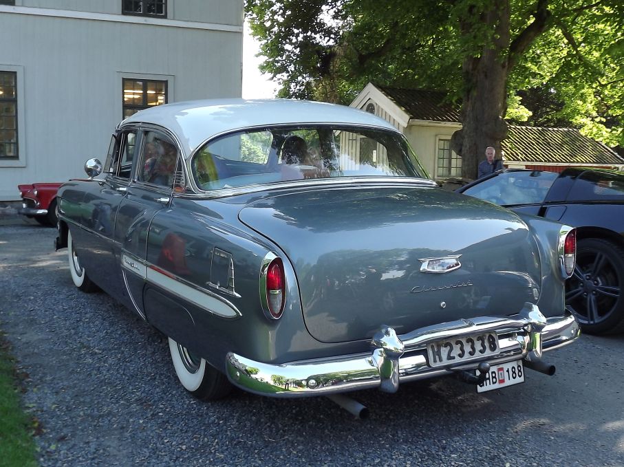 Svensksåld och svenskbyggd, Chevrolet Bel Air 1954, GM Nordiska hade även kulörer som slijde sig från det amerikanska utbudet