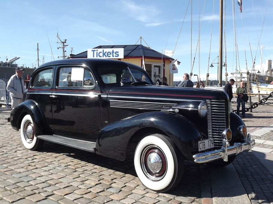 Ett av de äldre fordonen på onsdagen en mycket fin Buick Special från 1938