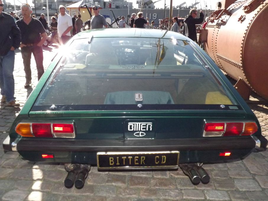 Bitter CD, hade bakluckan helt i glas på samma sätt som Volvo 1800ES, men bra mycket större.