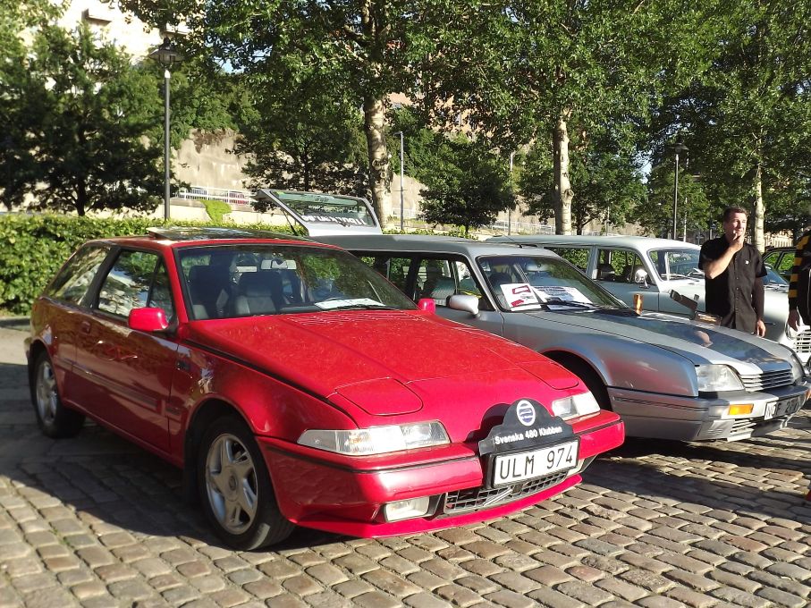 Volvo 480 klubben på plats med ett par av den egendomliga modellen,