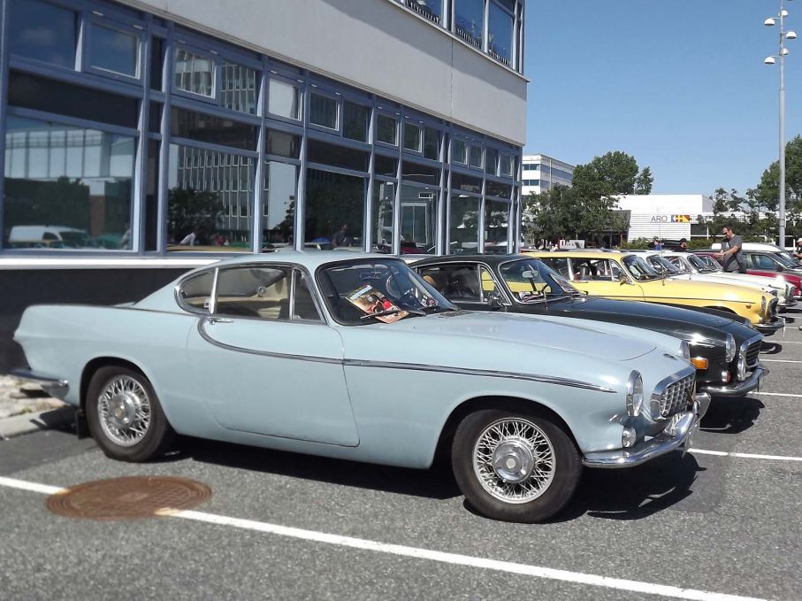 ...för detta är ingen P1800 utan just denna heter 958X och är en av de tre handbyggda prototyperna som gjordes av Frua 1958.