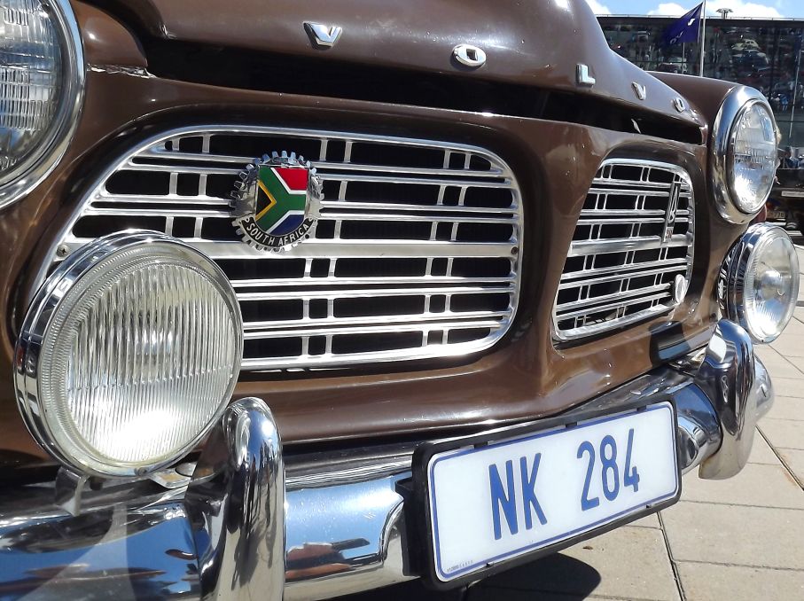 Jo.. Sydafrika! Fast bilen har inte kommit därifrån för egen maskin utan den bor numera i Norge, men det här är ett ganska okänt kapitel i Volvohistorien