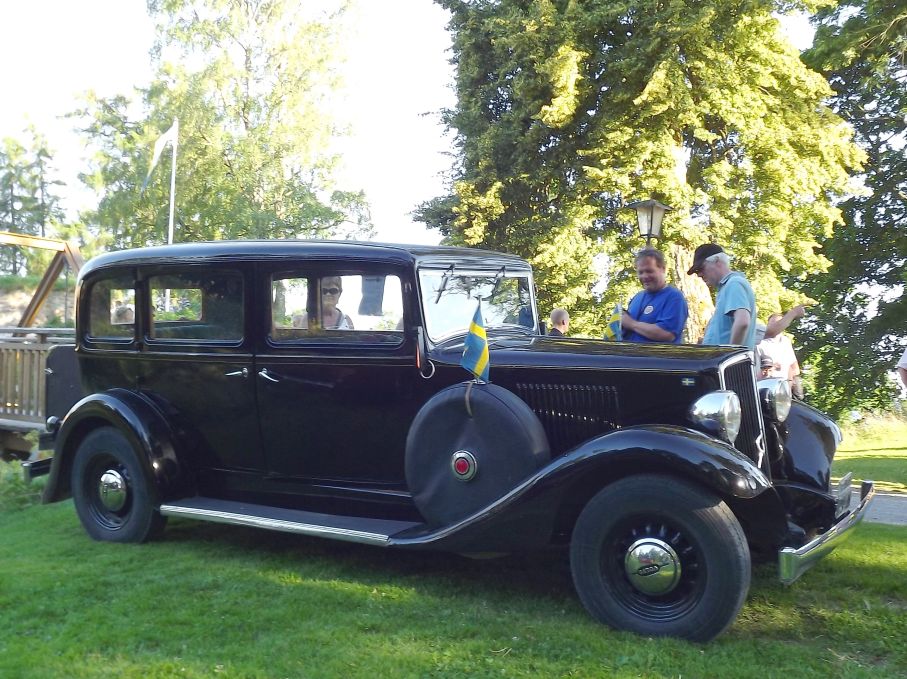 ...en Volvo TR704 från 1937, TR stod för Trafikvagn och var alltså ämnade för taxibruk, drygt 500 TR704 byggdes 1935-37.