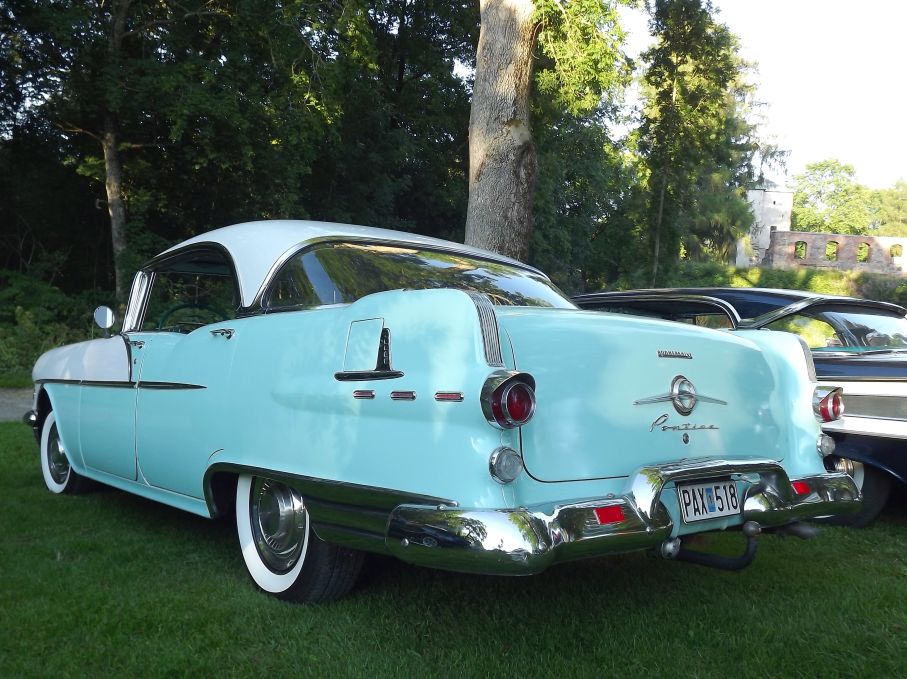 Pontiac Chieftain 1956, detta år byggde Pontiac över 100 000 fyrdörrars hardtopbilar, vart tog dom vägen?