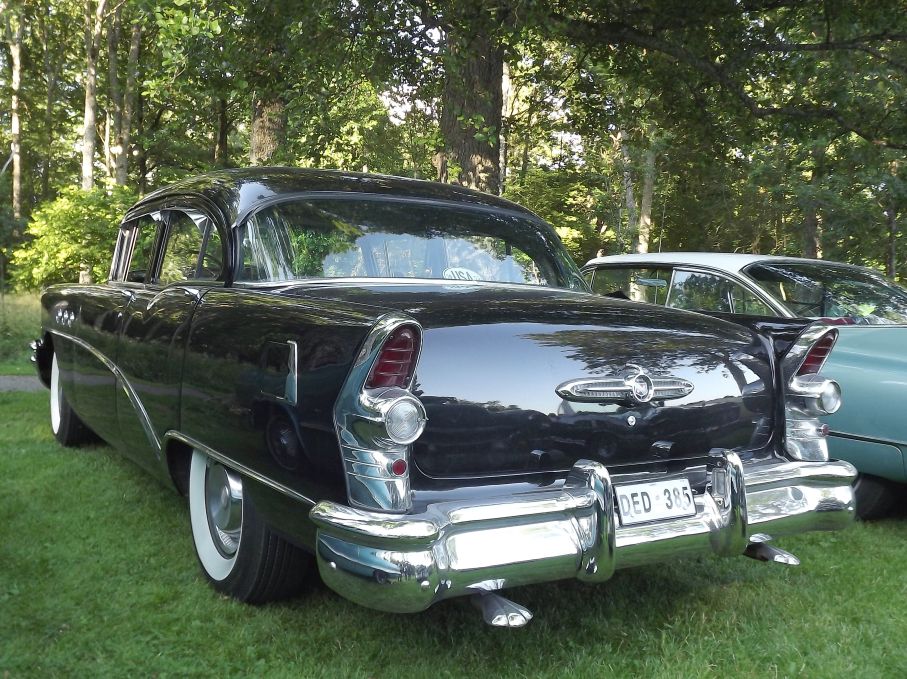 Special var Buicks billigaste modell, men den ser ganska flådig ut ändå, denna Special från 1955