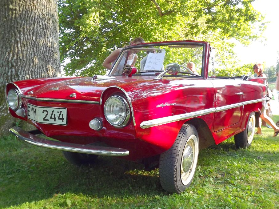 En annan märklig skapelse förgyllde torsdagen, en Amphicar! En hybridbil i ordets rätta bemärkelse, som är både båt och bil, en detaljerad köpguide fanns dessutom i Klassiker nr 5/12