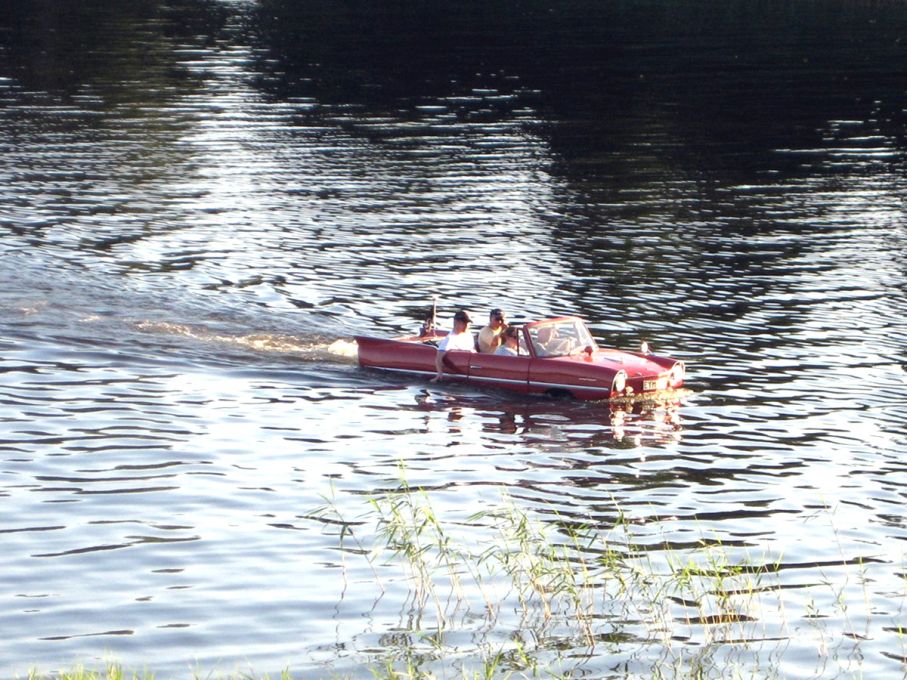 Och så visar Amphicar upp sina vågegenskaper på sjön Anten.