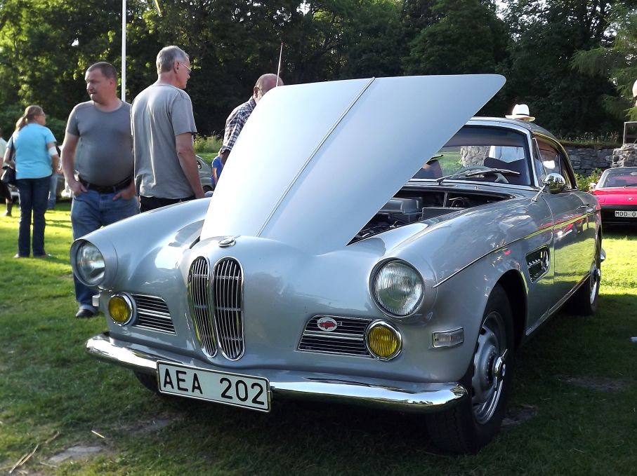 BMW 503 var ännu en av de där extra rara bilarna som gästade Gräfsnäs denna gång, denna coupé byggdes bara i dryga 400 exemplar, och just den här är dessutom svensksåld.