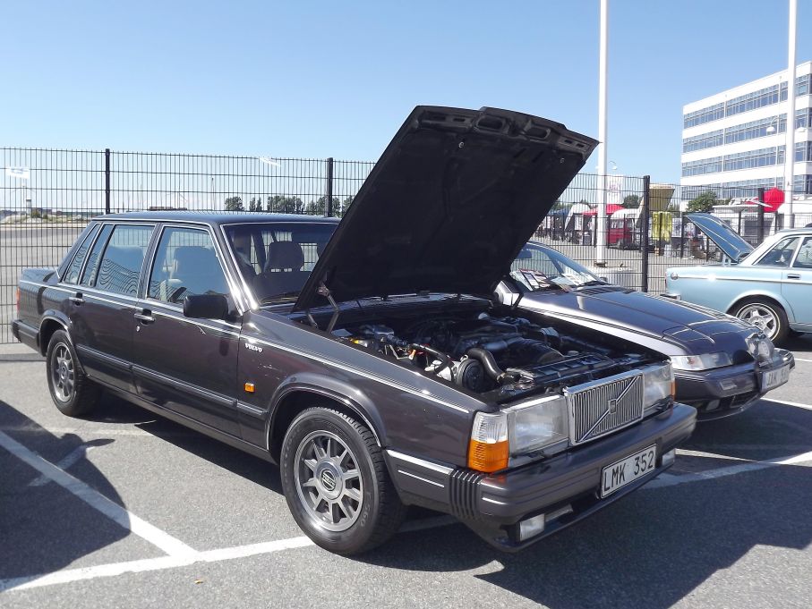 Volvo 760, det är faktiskt inte ofta man ser dom numer, de flesta gick ju på export och den mycket dyra Volvon blev aldrig någon kioskvältare på hemmaplan.