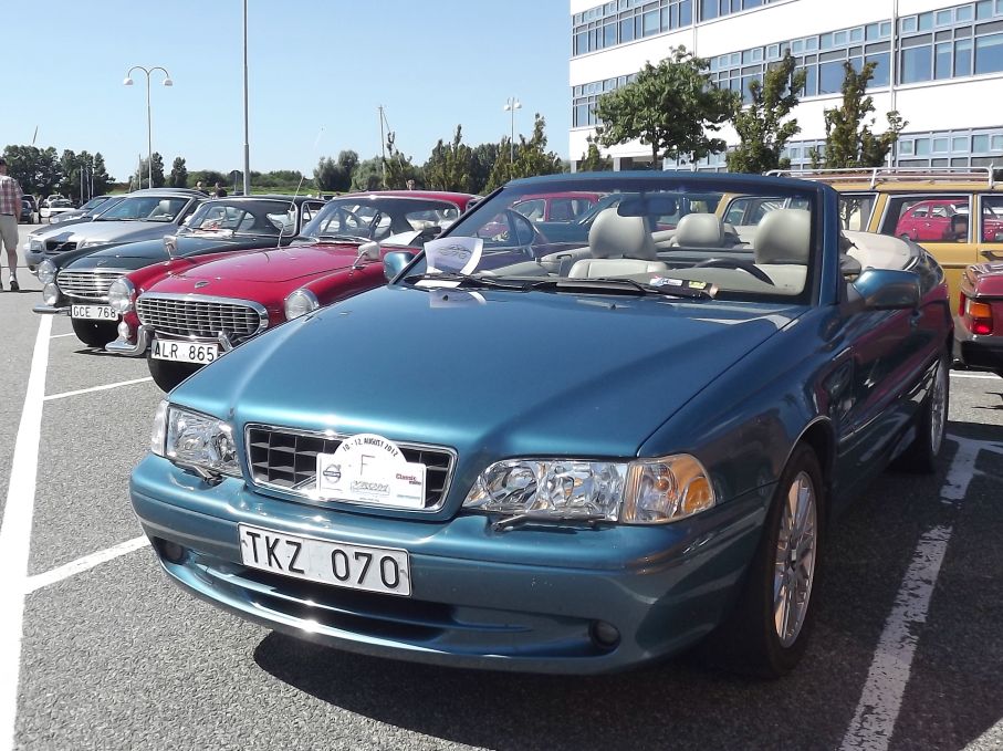 C70 cabriolet är en annan klassiker i vardande, volvos första öppna modell sedan P1900, denna från 2003.