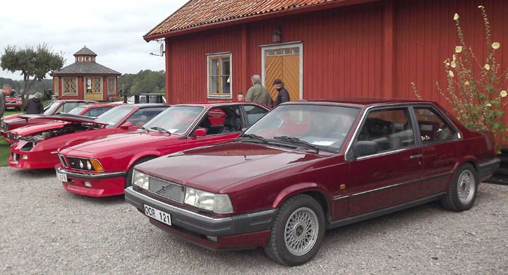 mer godsaker från Röda Torget, Volvo 780 närmast i bild.
