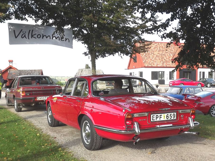 det fanns visst en bytta röd färg i Coventry, och ibland råkade även Jaguar XJ6 även hamna i den