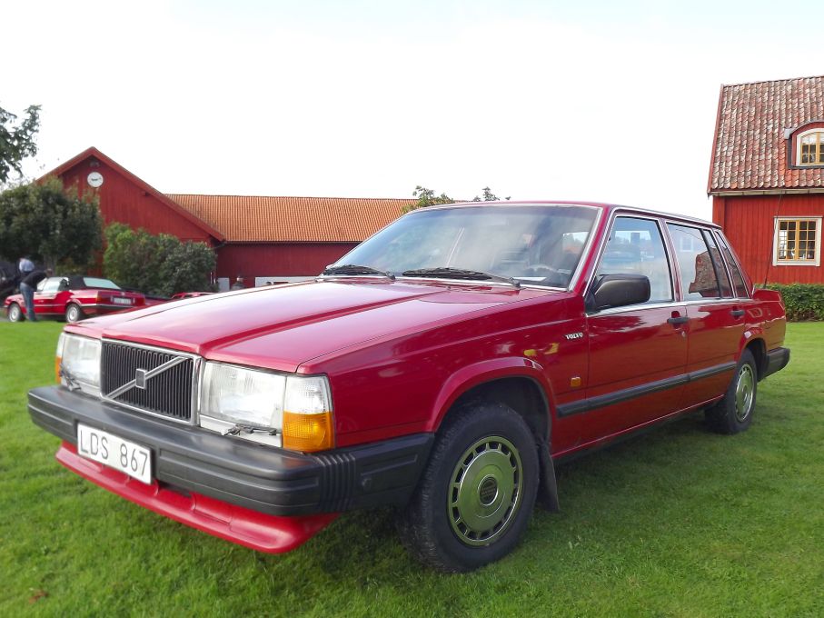svenskt sosserött, Volvo 740 från 1985.