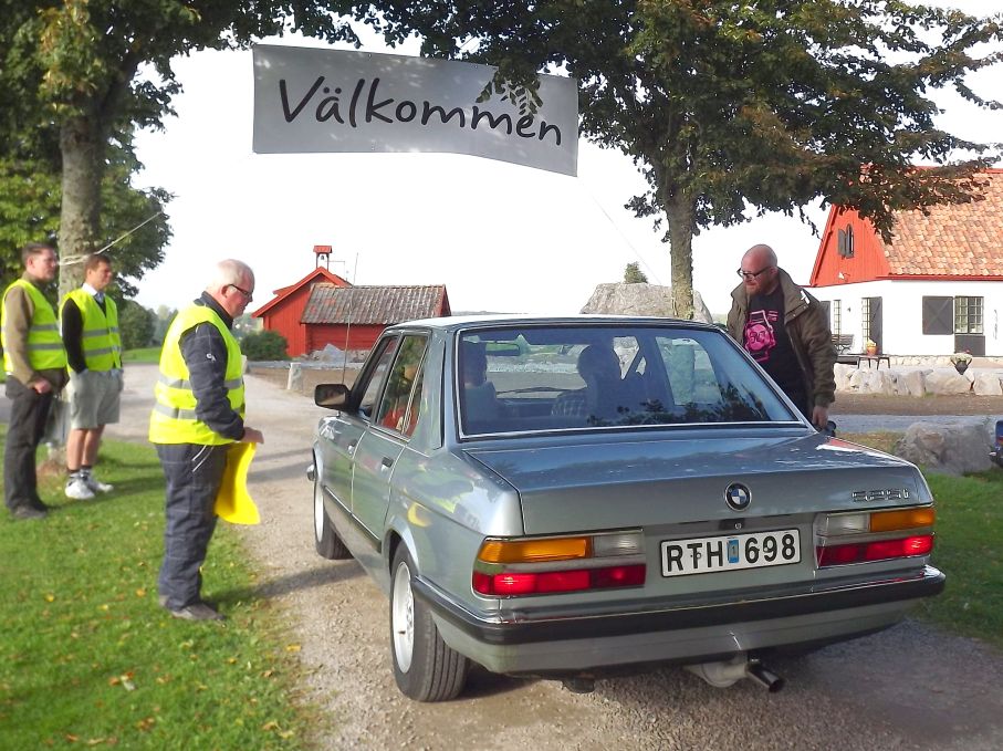 Och i insläppet fortsatte det rulla in fina bilar större delen av dagen, fin BMW 525i från 1983 hälsas välkommen.