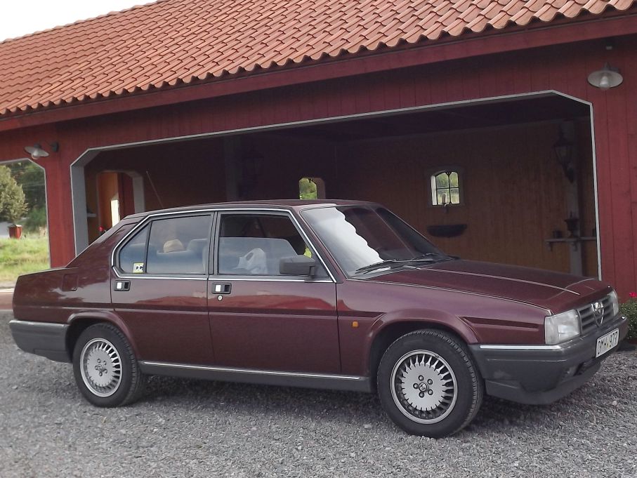 Alfa Romeo 90, just denna är ju bekant fån senaste numret av tidningen. Av de 420 som såldes nya i landet är det bara 4 som är i trafik....