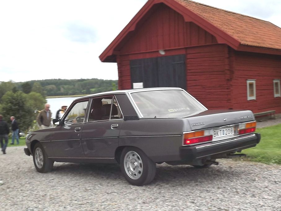 En annan modell som är sällsynt idag, och var inte heller särskilt vanlig här ny heller. Långfranskan från Peugeot, 604. Inte mindre än tre stycken räknades in på Träffpunkt 80.