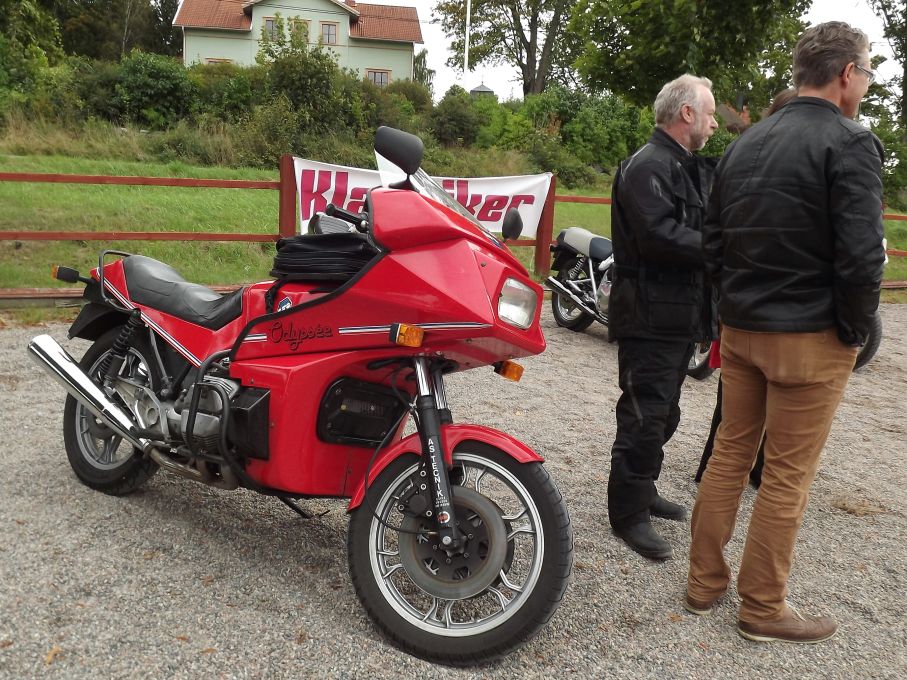 Nej, det är ingen BMW, räck upp handen ni som vet vad en BFG är. Boken om fransk motorcykeltillverkning är väldigt tunn, men denna touringhoj byggdes i ett par hundra exemplar med motor från Citroen GS. Två av de sju som finns i Sverige kom till träffpunkt 80.
