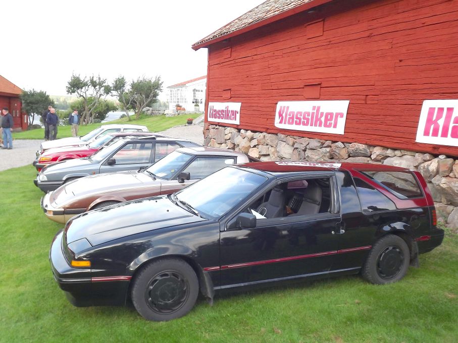 Nissan EXA är en särling, denna udda bil såldes aldrig i Europa, men totalt har närmare 20 stycken hittat hit genom privatimport udner åren. Ursprungligen såldes dessa enbart i Japan, USA och Australien, och var unik så tillvida att den kom med utbytbar bakdel. Man fick med ett cab/targatak, coupétak eller "sporttbak" kombidel som den på bilden, en allt-i-ett bil alltså. Tanken var nog bättre på ritbordet än i verkligheten för EXA blev en ganska kortlivad modell.