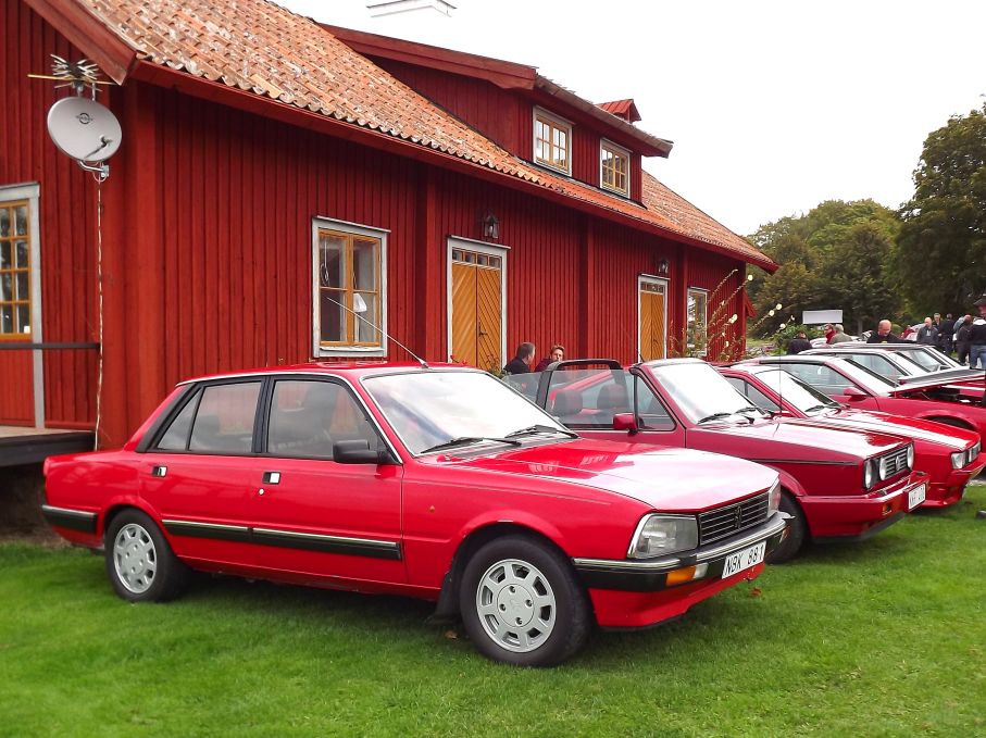 En mycket fin Peugeot 505 till.