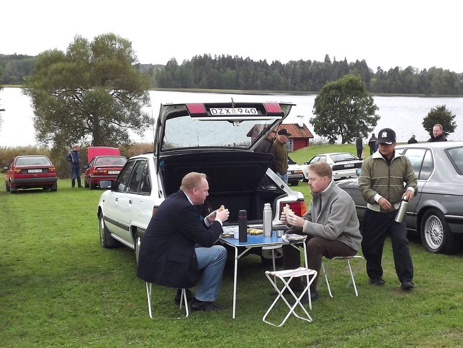 Fikadags vid Toyota Camry - även den känd från Klassiker.