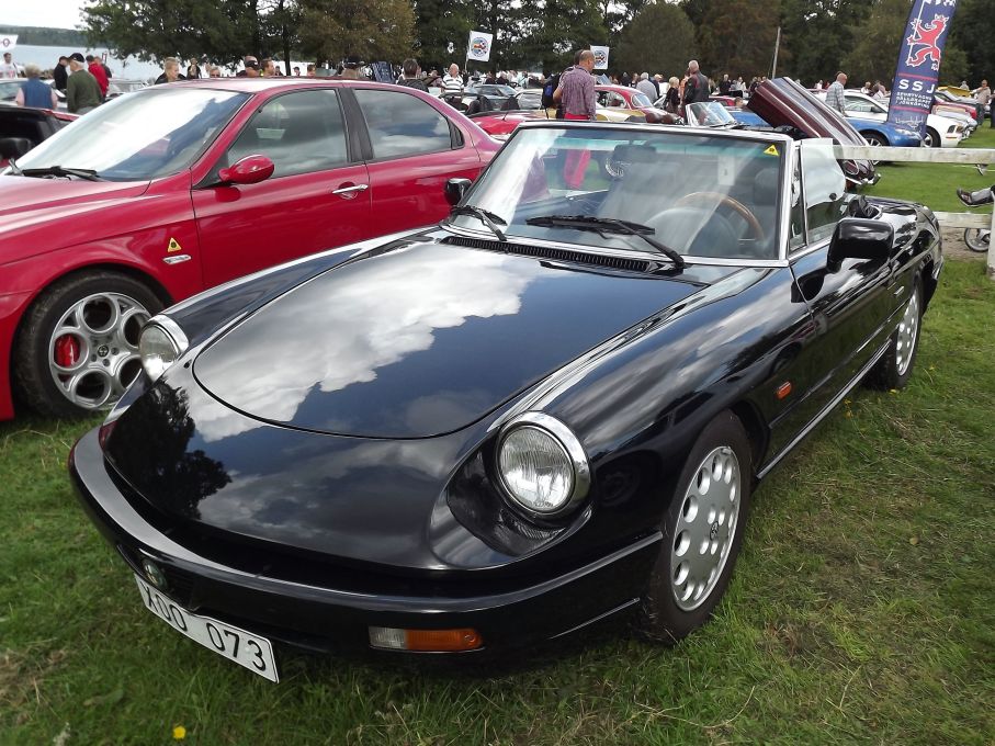 Långkörare från Alfa Romeo, Pininfarinas former brukar stå sig länge och Spidern byggdes från 1966 till 1993 på samma grundform.
