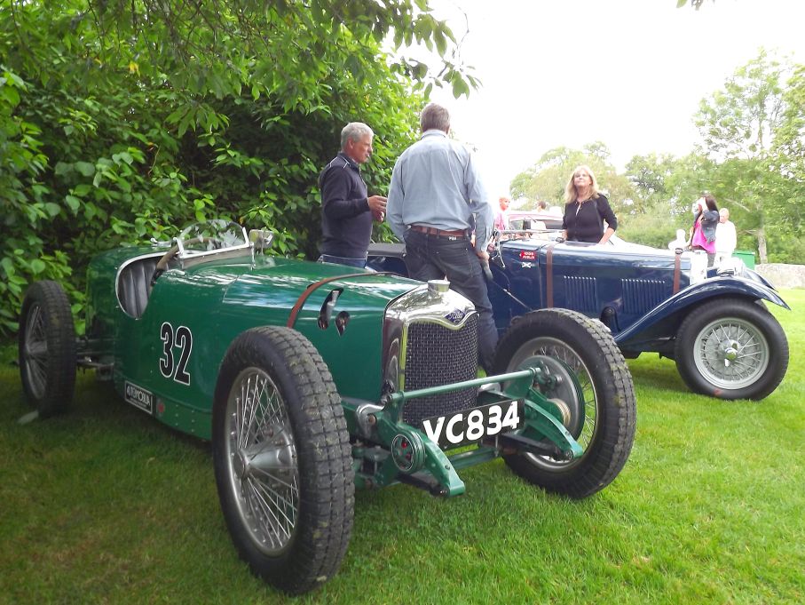 Mycket mer klassisk engelsk racer blir det inte än Riley Brooklands, mycket hotrodkänsla, långt innan begreppet hot rod fanns.