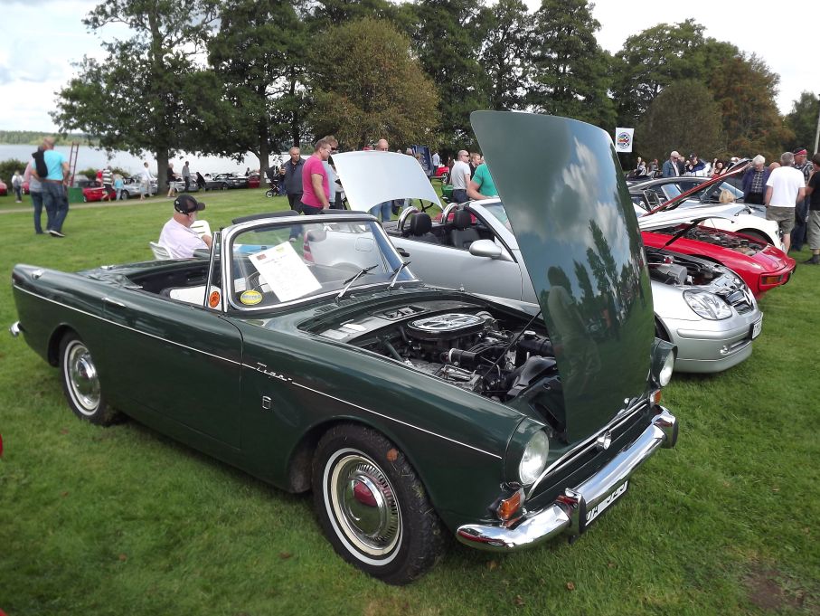 Sunbeam Tiger är ulven i fårkläder, Mustangens 260" V8 skohornades ner i den bveskedliga Alpine och så fick man en sleeper som hette duga.