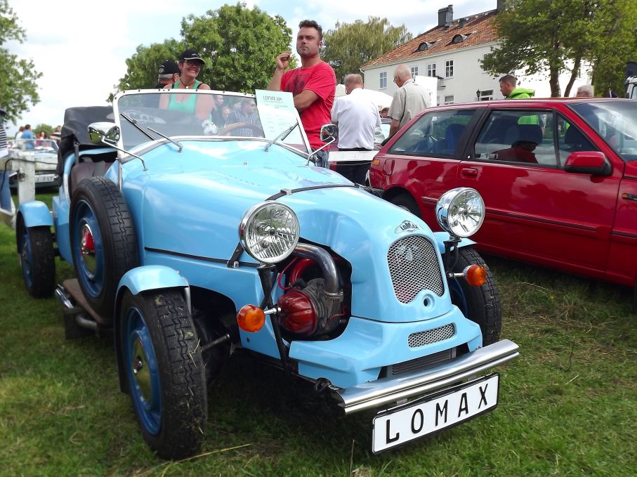 Den här skapelsen är en Lomax, kitcar basrad på 2CV alternativ AMI, desa finsn att köpa än idag av Cradley motor works, England.