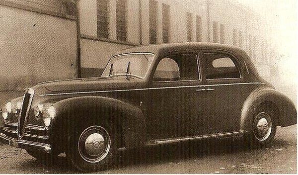 och en snarlik som kallades Bilux Berlinetta från Pininfarina.