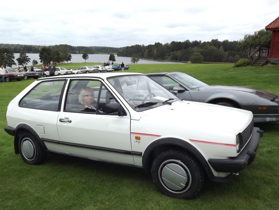 80-talet innebar även myriader av "limited editions" den här heterr Volkswagen Polo Aveny, vars innebörd var att den var vit, och hade ett par klistermärken.