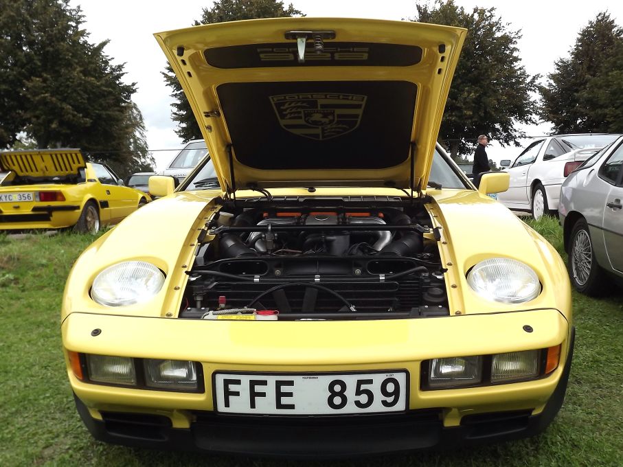 gapa stort, 928 skapade rabalder när den kom, en Porsche med motorn fram, och dessutom en V8!