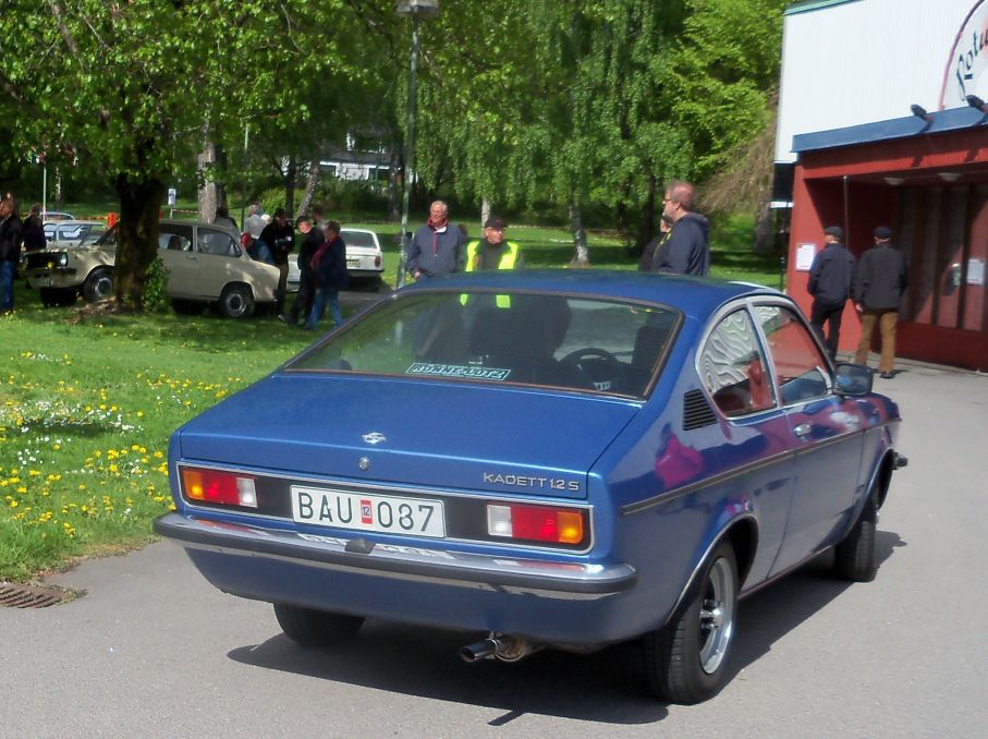 Opel Kadett från 1979 rullar in