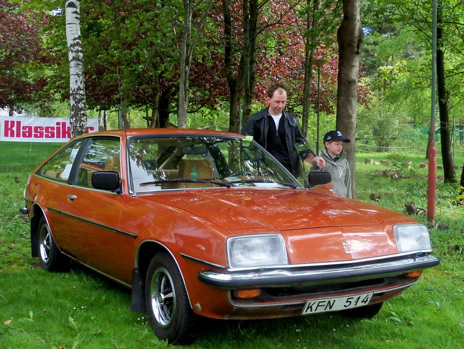 Ovanlig engelsk Vauxhall Cavalier hatchback från 1979. Vauxhall sålde trögt i Sverige jämnsides Opel som ju var nästan identiska, året efter ströks Vauxhall från Sverigemarknaden.