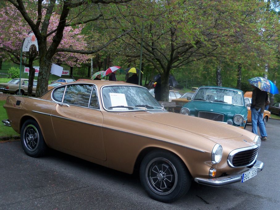Och vår svenska lite beskedligare Volvo 1800E, som ju byggdes fram till 1972.
