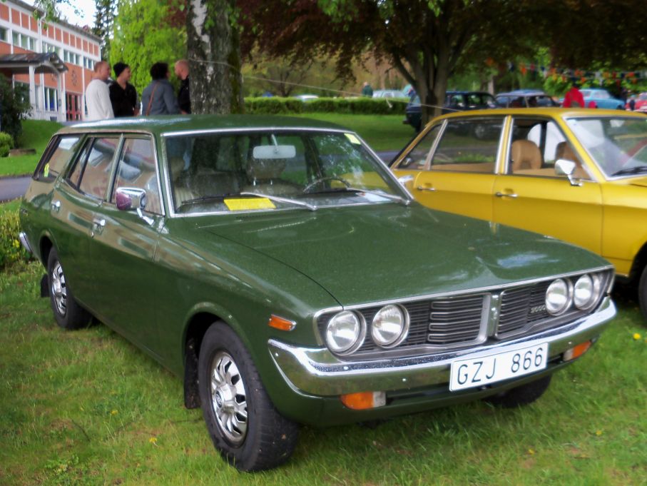 Andra året var ju temat grönt, här är en ovanlig Toyota Corona mk II kombi också den från 1975