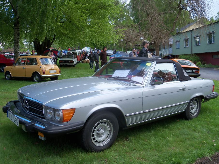 Mercedes benz 450SL med V8 från 1979 var gjord främst för USA-marknaden och just denna har den lätt missprydande USA-snoken.