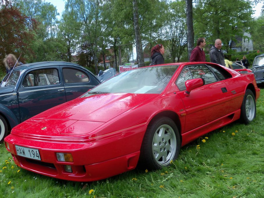 Lotus Esprit har sina rötter i 70-talet fast denna är från 1991