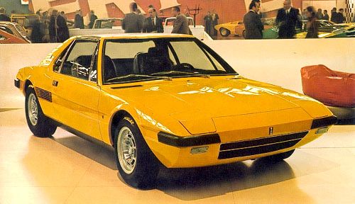 De Tomaso 1600 var en prototyp från Ghia 1970, folksportbil med mittmotor till rimligt pris, av den blev det inget men på luddiga omvägar kom lite senare Fiat X1-9 från Bertone ut på marknaden.