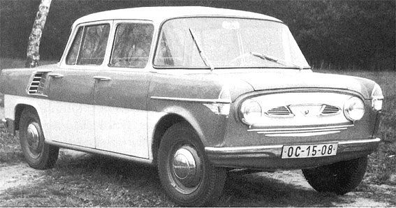 Då ställer sig frågan nästan automatiskt om några från Skoda varit på semester i Turin och kikat lite där man inte får titta. Skoda var ett steg närmare modellen 1000MB 1958, med en liten skopa industrispionage så fick man till en front som var snarlik tipo 112, men de senare produktionsbilarna fick en mer anpassad dito.