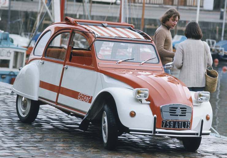 Spot var den första egentliga ''edition limitée" på 2CV. 1800 exemplar av den poppiga Spot gjordes 1976