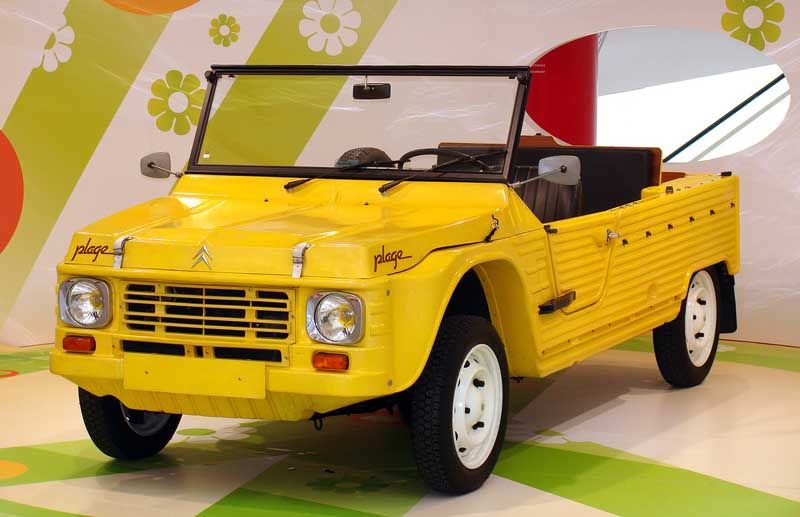 2CV derivatet Mehari kom inte undan dekaltrnden heller, Plague hette denna variant 1983. Närmare beach buggy har ju få serietillverkade bilar egentligen kommit.