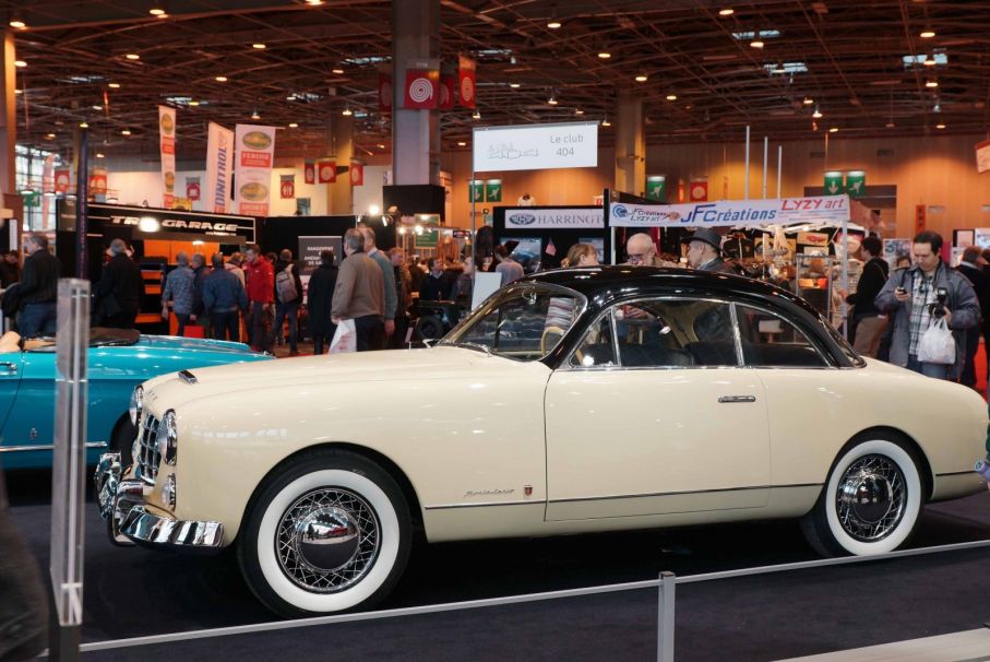I Club Peugeots monter stod detta styvbarn, ursprungligen en Ford, sedan en Simca, vilket märke på något sätt slutade hos PeugeotTalbot men frågan är om inte denna Comete Monte Carlo mer hör hemma hos Facel Vega eftersom dess kaross var byggd hos Facel och utgjorde grunden för bilarna från Facel Vega.