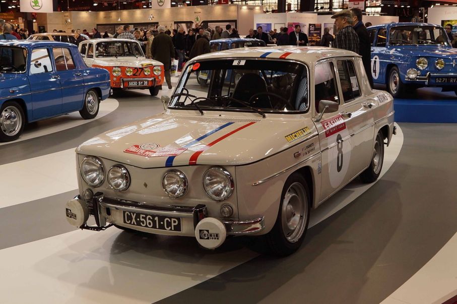 Renault firade att R8 Gordini fyllde 50 år och visade upp fem olika versioner inklusive en fabrikstrimmad och en med dubbelkammotor. Alla var tydligen inte lackerade fransk racingblå.