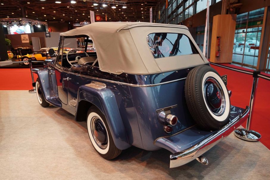 En i Europa sällan sedd modell – Willys Jeepster, här ett mycket välrenoverat exemplar.
